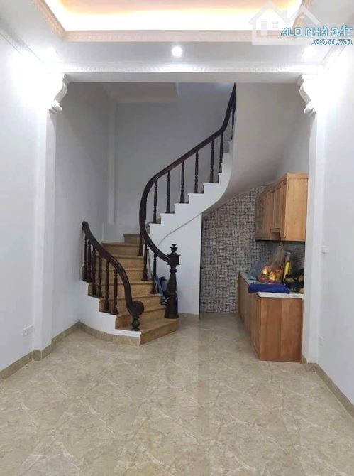 Cho thuê nhà ngõ 79 CẦU GIẤY. 13 triệu/ tháng. Phù hợp ở hộ gđ, Văn phòng, KD Onl