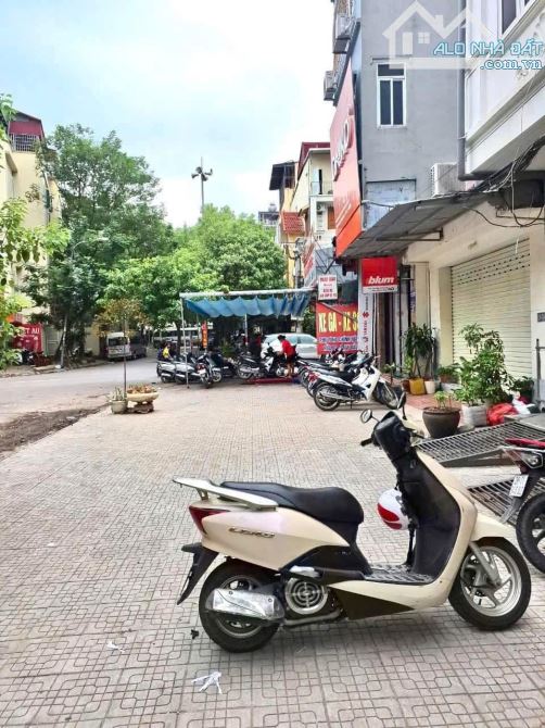 Liền kề Văn Quán 5 tầng có 18 triệu. Đường to rộng