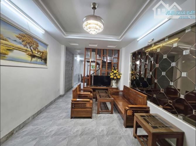 Nhà nguyên căn ngõ 124 Tân Triều Triều Khúc. Nhà mới Đẹp