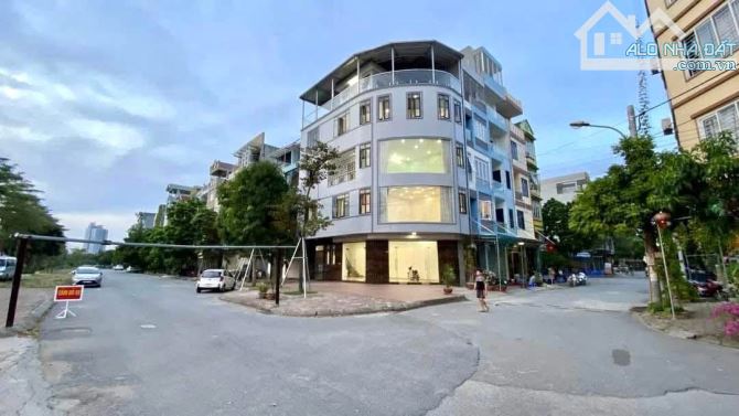 Liền kề nhà Lô góc khu Kiến Hưng - Hà Đông. Mặt tiền rộng thênh thang, nhà mới
