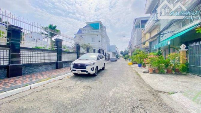 Cho thuê nhà 5 phòng ngủ đường 30/4 giá 6 triệu