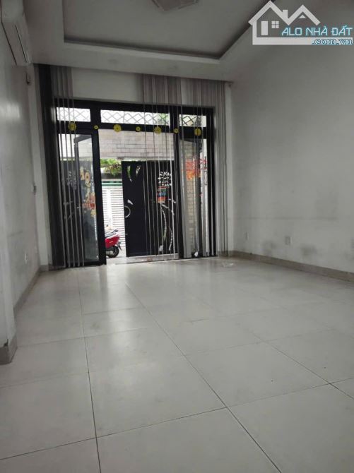 CHO THUÊ NHÀ KHU HỒNG LONG HIỆP BÌNH THỦ ĐỨC CŨ GẦN QL13 TRỆT 2LAU 3PN GIÁ 13TR