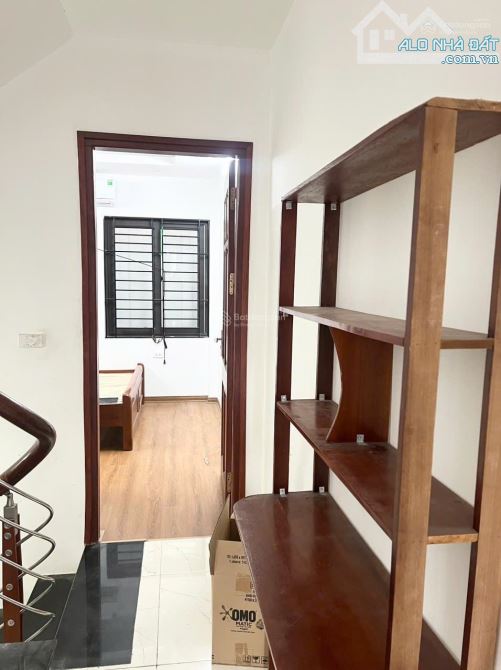 Cho thuê nhà ở Di trạch 35m2, 5 tầng, 3 ngủ, gần đường oto, mới.