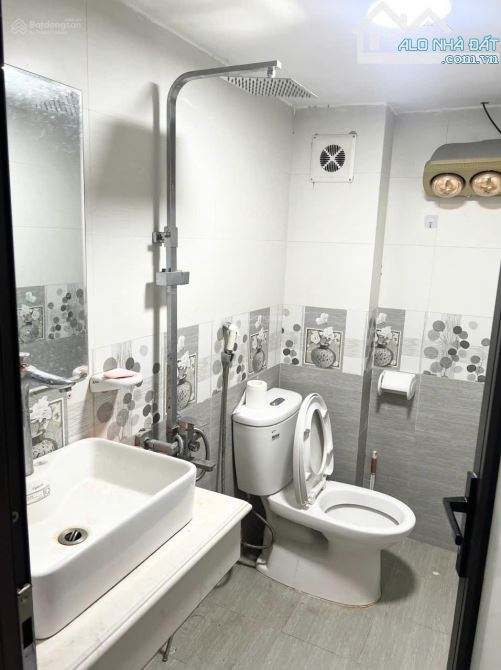 Cho thuê nhà ở Phương Canh 80m2, 3 tầng, oto đỗ cửa làm vp và kdol, ở