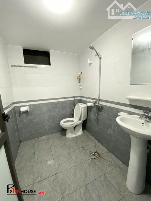 Cho Thuê CCMN 37 Đại Lộ Thăng Long Nam Từ Liêm 30m2 1N1K Cửa Sổ Vskk Bếp Thang Máy Gần Chợ