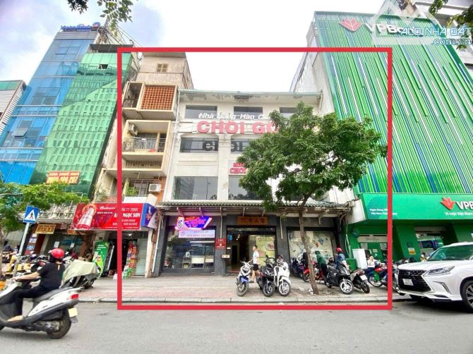 TOÀ NHÀ NGANG LỚN 13M - SỬ DỤNG HƠN 800M2 - ĐỐI DIỆN CHỢ BẾN THÀNH – SỐ 160 HÀM NGHI, Q1