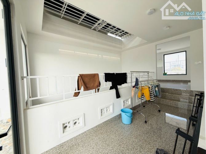 Cho thuê nhà mặt tiền Đặng Dung, thích hợp làm văn phòng, spa