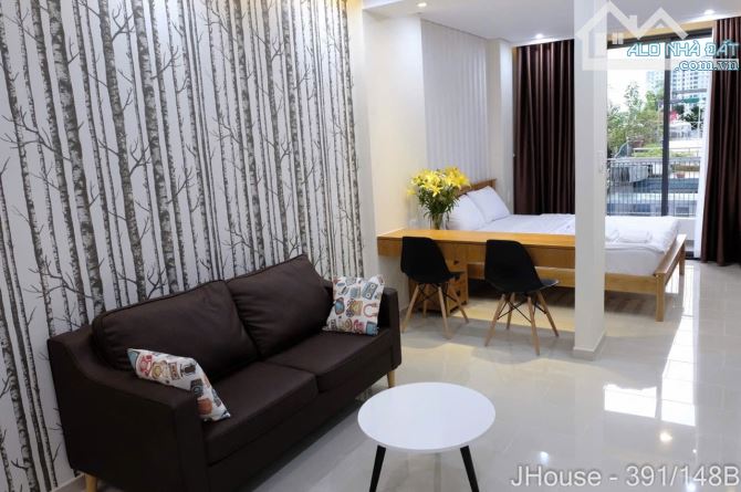 Cho thuê căn hộ ban công, Q1, đường Trần Hưng Đạo, gần Cầu Nguyễn Văn Cừ, Công Viên 23/9