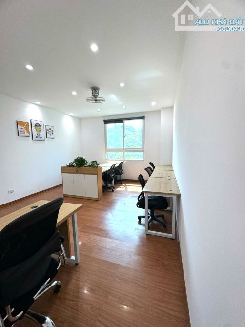Có sẵn văn phòng làm việc Hoàng Đạo Thúy