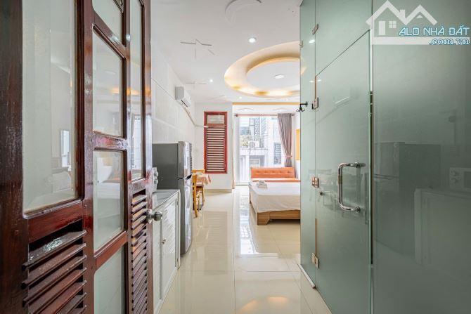 Cho thuê căn hộ ban công, Q1, đường Cô Giang, gần Cầu Ông Lãnh, Công Viên 23/9