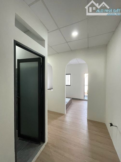 Cho thuê căn hộ ban công, Q4, Đường Đoàn Văn Bơ, gần ĐH Nguyễn Tất Thành, chợ Xóm Chiếu