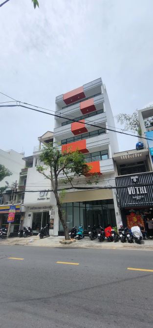 Cho thuê Building Trương Công Định, DT:8.2x15m, Hầm 7 lầu st / Gía thuê 175tr/tháng