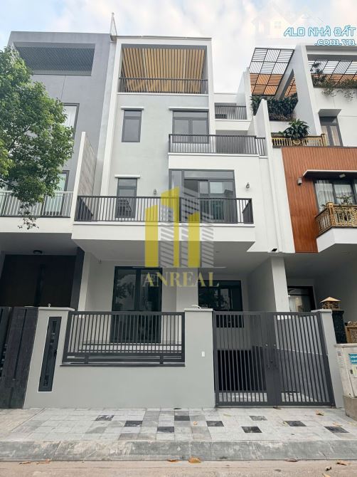 Tòa Nhà Hầm 4 Lầu Trống Suốt - Có thang máy - Giá 70 Triệu