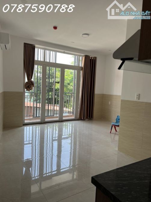 Cho thuê phòng trọ view đẹp có ban công tại Tôn Thất Thuyết, Q4, HCM,DT 30m2, giá 5,2tr/th