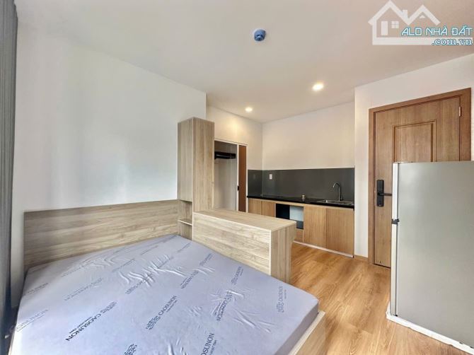 Cho thuê studio Quận 4 - full nội thất, ban công gần chợ Bến Thành