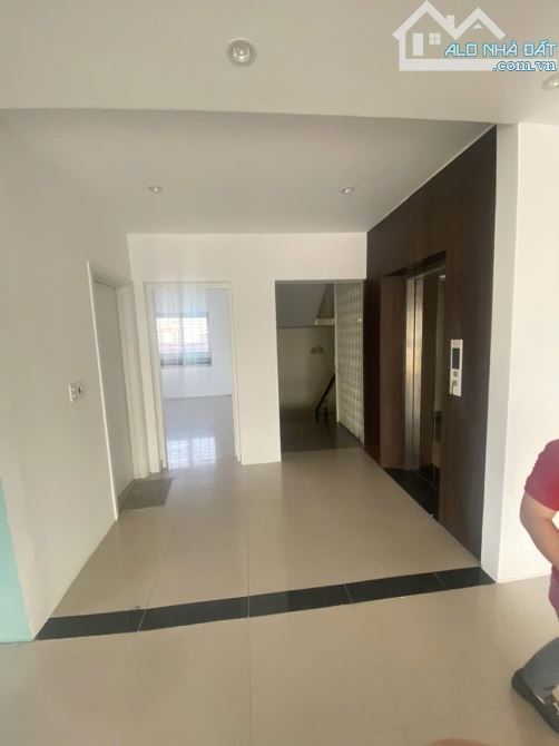 Cho thuê nhà mặt đường Lê Lợi, Ngô Quyền, HP. Tuyến trung tâm, kinh doanh sầm uất