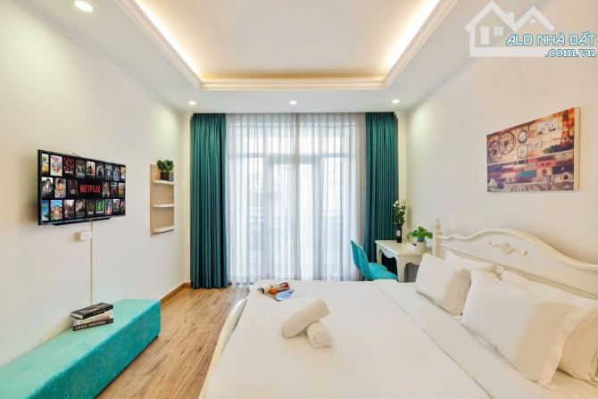 Cho thuê căn hộ ban công, Q1, đường Đề Thám, gần cầu Ông Lãnh, Công viên 23/9, ĐH Văn Lang
