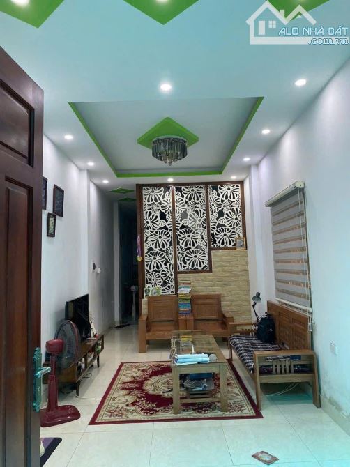 Cho thuê nhà riêng tại ngõ 89 Lạc Long Quân, Tây Hồ, 40m 3.5T 3PN 3 VS
