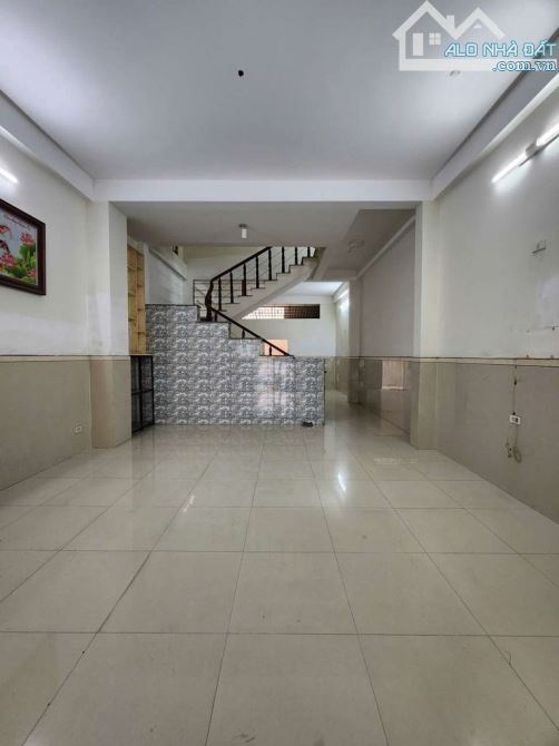 CHO THUÊ MẶT TIỀN KDC HỒNG LONG 5M x 20M TRỆT 2 LÂU GIÁ 17TR SÂN XE HƠI