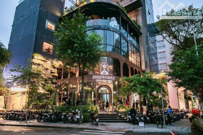 GÓC 2 MẶT TIỀN PHƯỜNG BẾN THÀNH - SÀN TRỐNG SUỐT HƠN 300M2 - SỐ 62 NAM KỲ KHỞI NGHĨA, Q1