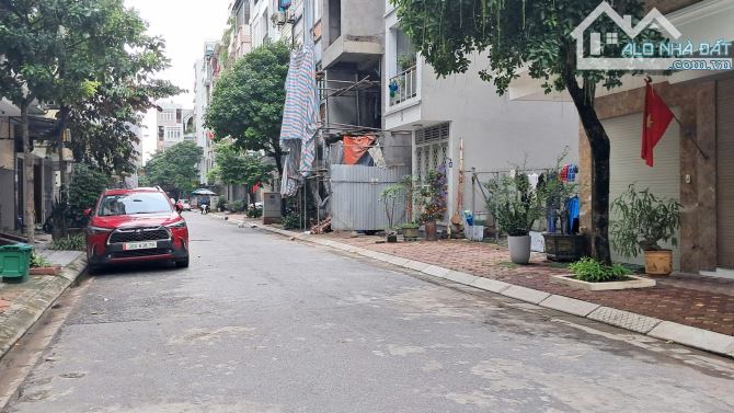 Cho thuê nhà OTO TRÁNH, tại PHÚ DIỄN. 20 triệu/th. Phù hợp làm văn phòng, Lớp học, KD Onl
