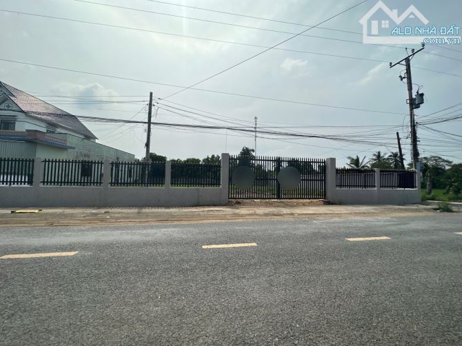 Cho thuê 1000m2 (30x35m) mặt tiền nhựa ấp 2, thích hợp kho bãi, trạm sạc