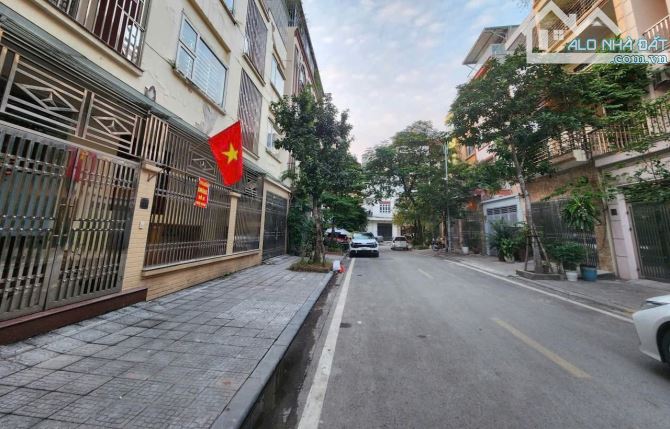 Liền kề Văn Phú 80m 4 tầng có 17 triệu