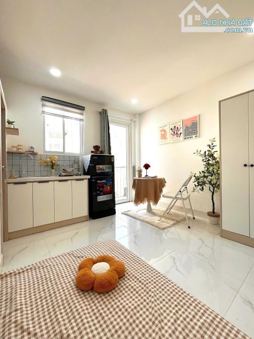 Cho thuê phòng trọ Studio Ban công Q4, gần Đh Luật, Đh Nguyễn Tất Thành, cầu Kênh Tẻ, chợ