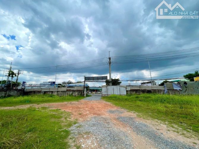 Cho thuê MT Nguyễn Văn Linh NGANG 52m, DTSD 6.000m² Giá 100tr/tháng