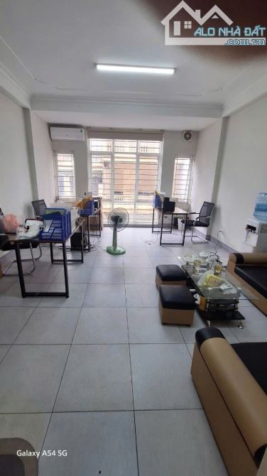 CHO THUÊ VĂN PHÒNG TẠI PHỐ BÙI HUY BÍCH - QUẬN ỦY HOÀNG MAI 35M2 GIÁ THUÊ 4 TR / THÁNG
