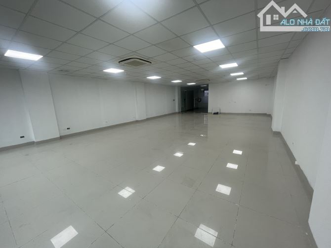 Cho thuê văn phòng phố Lê văn lương 100m2 giá chỉ 15tr/tháng