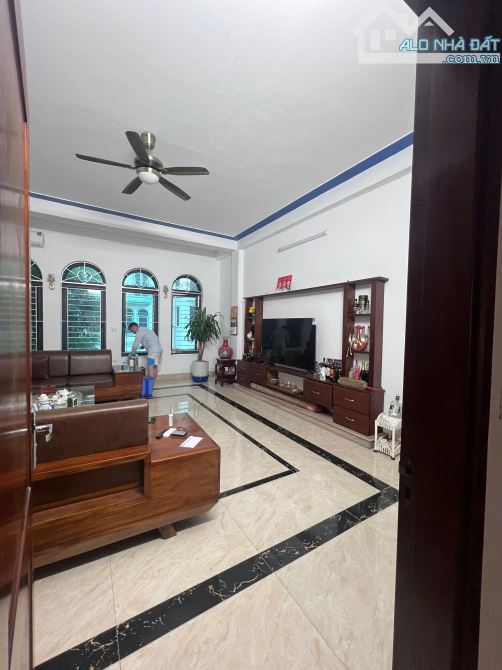 Cho thuê nhà 5 tầng khu đô thị Sky Garden, Khai quang, Vĩnh yên