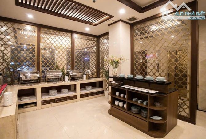 Cho thuê toà khách sạn cao cấp Cầu Giấy. DT 150m2, 1 hâm, 12 nổi. 37 phòng, 11 nhà hàng