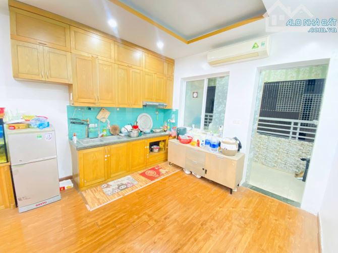 Cho thuê chung cư Hạ Đình, Nguyễn Xiển, 70 m2 gồm 2 phòng ngủ, nhà sạch đẹp đồ cơ bản giá