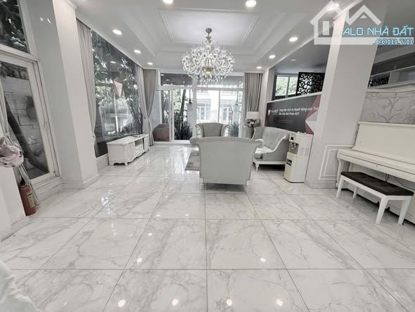 cho thuê biệt thự HỒ BƠI riêng tại Phú Mỹ Vạn Phát Hưng, DT: 11x 21m (hầm, trệt, 2 lầu)
