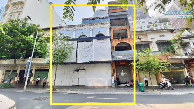NGANG 17M - SỬ DỤNG HƠN 1.700M2 - GẦN NHÀ HÁT THÀNH PHỐ - MẶT TIỀN 51 ĐỒNG KHỞI, QUẬN 1.!!