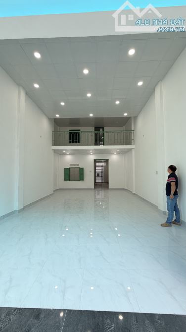 CC cho thuê nhà mt Trần Nguyên Hãn ngang rộng. Thích hợp vừa ở kinh doanh
