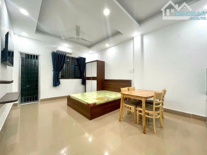 Cho thuê căn hộ Studio Ban công RỘNG 35m2 Q1 gần chợ Bến Thành, cầu Ông Lãnh, cầu Calmette