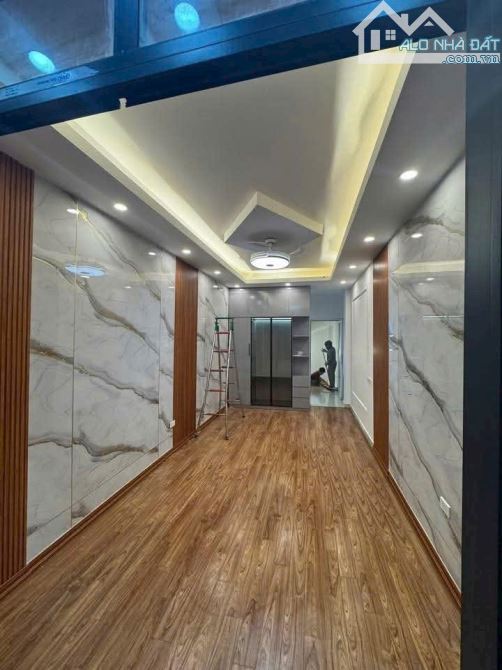 CHO THUÊ NHÀ PHỐ TƯ ĐÌNH LONG BIÊN 10 TRIỆU 35 M VỪA Ở VỪA KD ĐỦ NỘI THẤT