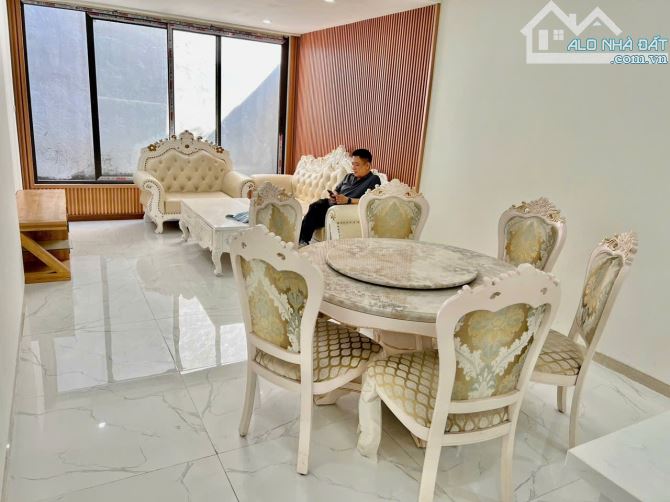 CHO THUÊ NHÀ NGUYÊN CĂN PHỐ NGÔ GIA TỰ- LONG BIÊN-GẦN Ô TÔ -DT 52M2-3T-10TR/TH
