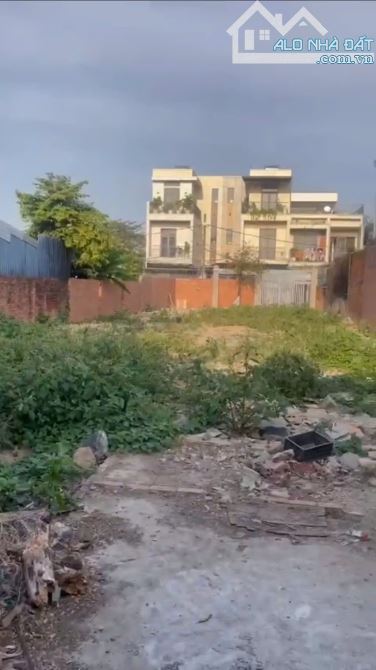 🏞️ CHO THUÊ ĐẤT CÓ TƯỜNG BAO – DT: 523M² – GIÁ: 20 TRIỆU/THÁNG