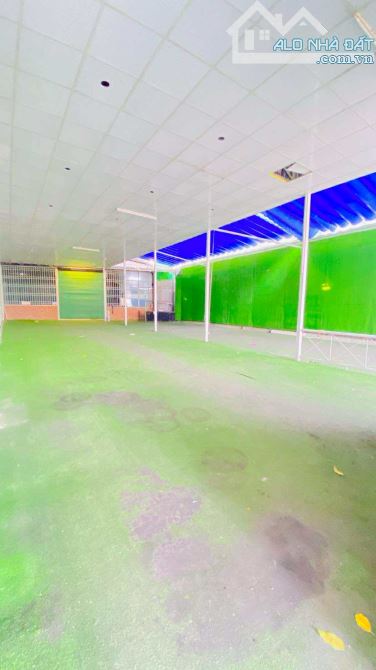 Cho thuê nhà 800 m2 mặt tiền Nguyễn Văn Cừ tiện KD