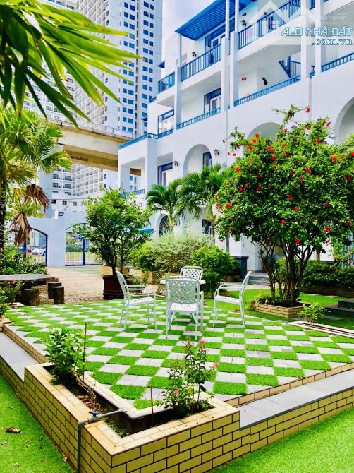 Cho thuê tòa căn hộ 15 phòng nhìn ra sông Hàn Đà Nẵng, rộng 600m2 đường Lê Văn Duyệt