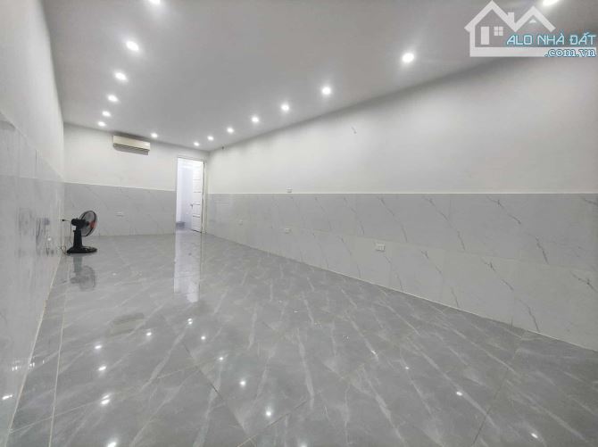 CHO THUÊ CĂN HỘ TẬP THỂ NGỌC KHÁNH, BA ĐÌNH, NHÀ ĐẸP Ở LUÔN, NGÕ THÔNG, SÂN RỘNG