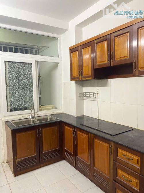 Cho Thuê Căn Hộ 242 Nguyễn Hữu Cảnh ,Cửa Chính Tây
