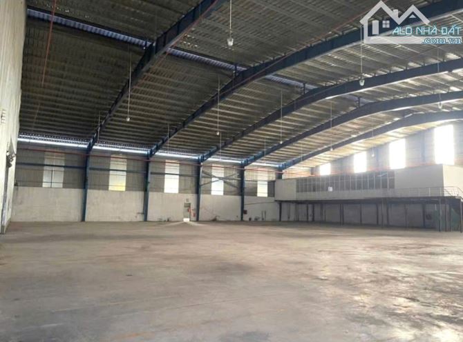 CHO THUÊ XƯỞNG NGÃ 4 GA.P THẠNH LỘC DT 1700M.