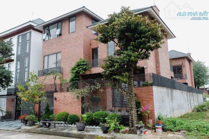 Cho thuê căn biệt thự khu Tây Nam Cường, TP HD, 202.5m2, 3.5 tầng, lô góc, đầy đủ đồ, giá
