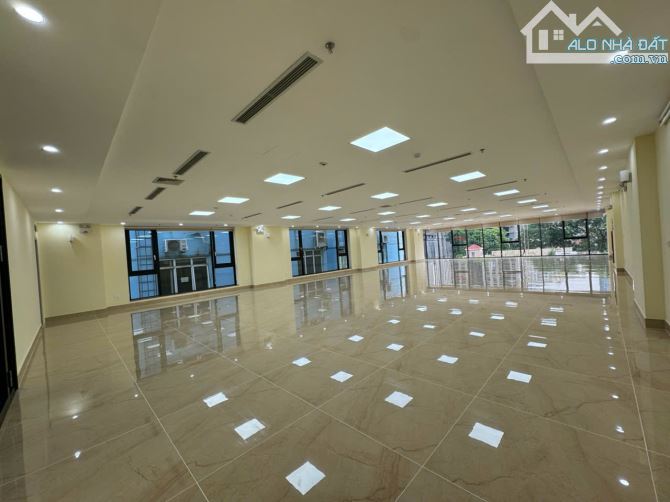 Cho thuê 175m2 văn phòng tại dịch vọng, cầu giấy chỉ 22tr/tháng