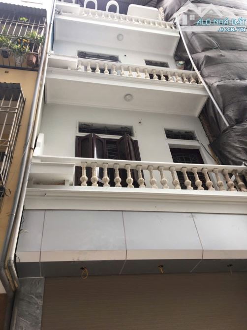 Cho thuê MBKD ngõ ô tô Nguyên Hồng, 60m² x 4 tầng, 5PN, 4VS. Giá 27tr