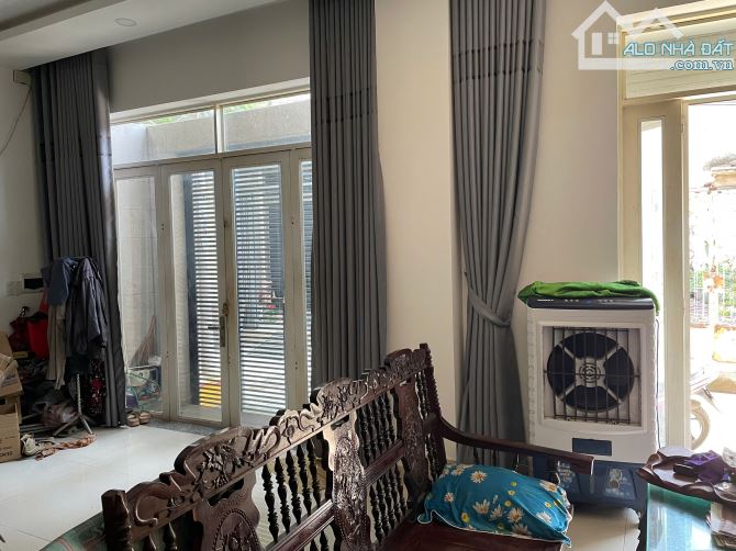Cho thuê nhà 4 tầng, 5 phòng ngủ, hẻm ô tô Lê Văn Thịnh chợ cây Xoài, Q.2 chỉ 20tr/tháng